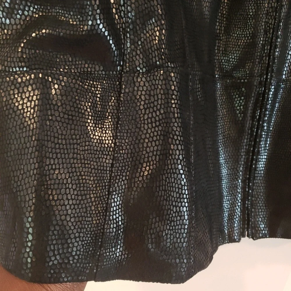 Black Textured Zip-Front Women's Jacket - Picture 3 of 3